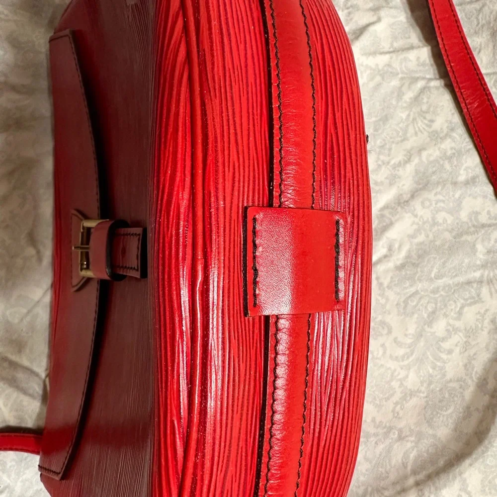 Louie Vuitton Jeune Fille Red Epi - Picture 5 of 16